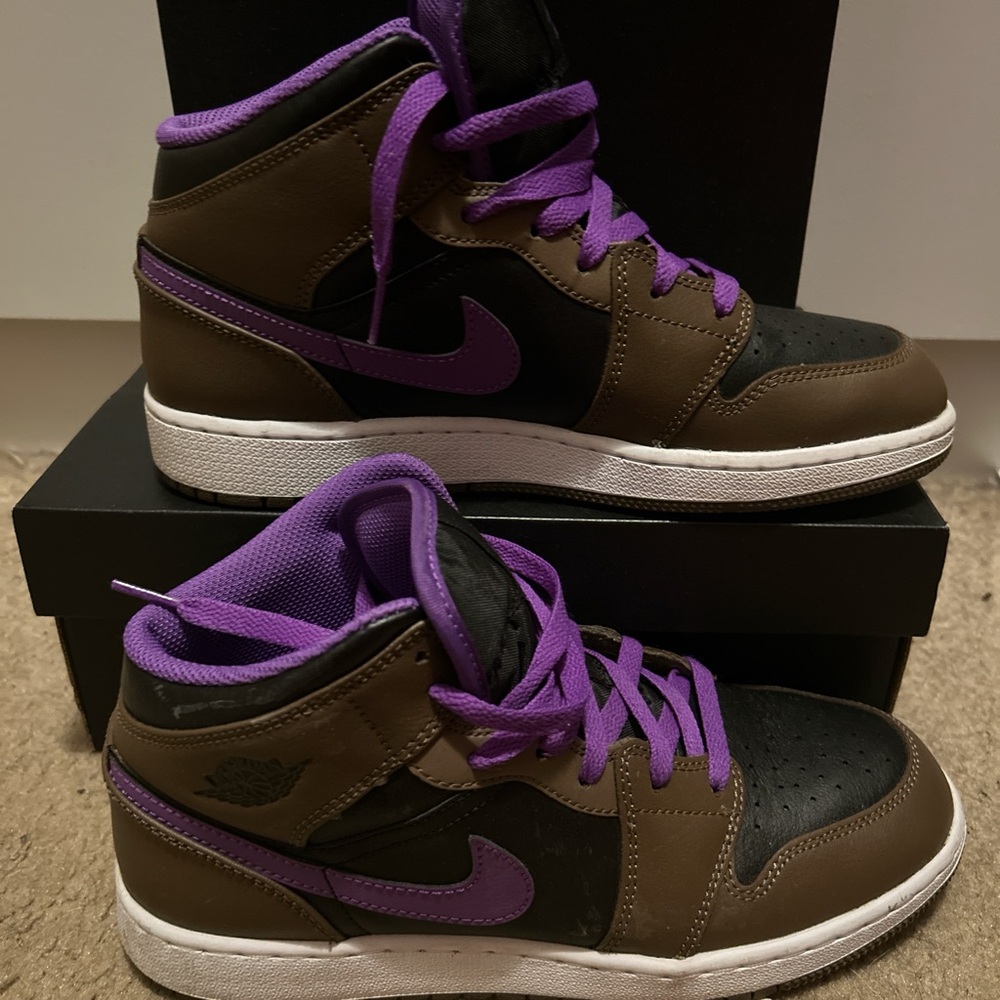 Nike High-Tops in Black and Purple